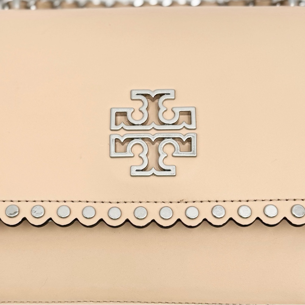 Tory Burch Beige Scalloped Leather Crossbody with Silver Chain - Picture 7 of 14